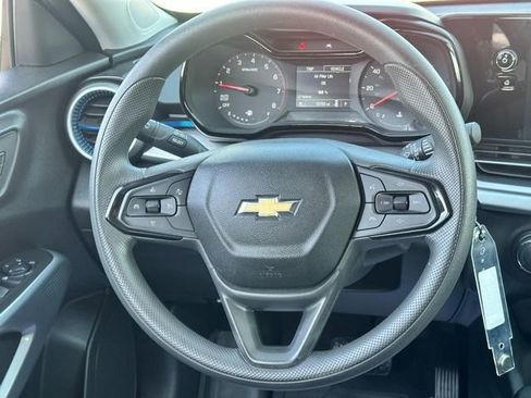 Used 2025 Chevrolet Trax LS w/ LS Convenience Package FWD image 12