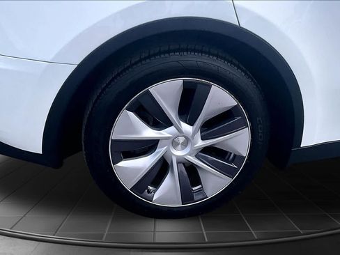 Used 2023 Tesla Model Y Long Range AWD/4WD image 35