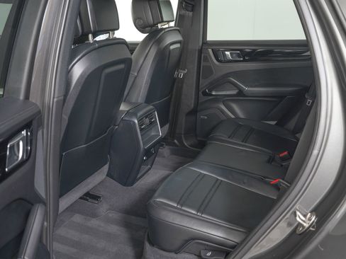 Used 2023 Porsche Cayenne AWD/4WD image 13