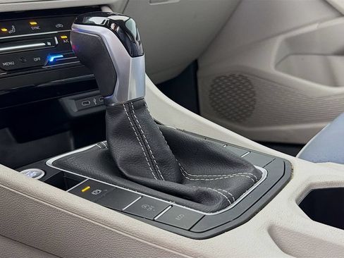 Used 2025 Volkswagen Jetta SE FWD image 20