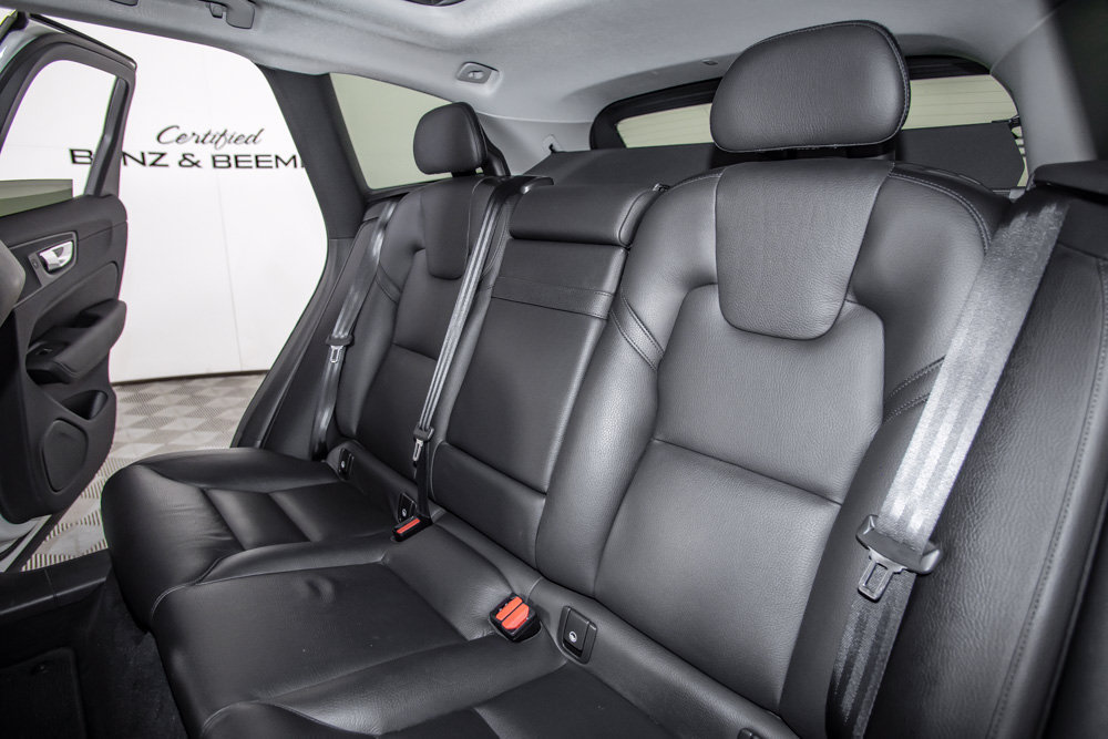 Used 2019 Volvo XC60 T5 Momentum w/ Premium Package FWD image 14