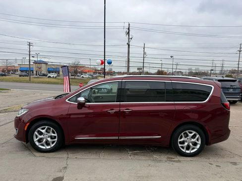 Used 2020 Chrysler Pacifica Limited image 7