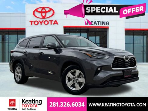 Used 2025 Toyota Highlander LE FWD image 1