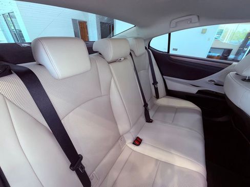 Certified 2023 Lexus ES 250 w/ Premium Package image 14