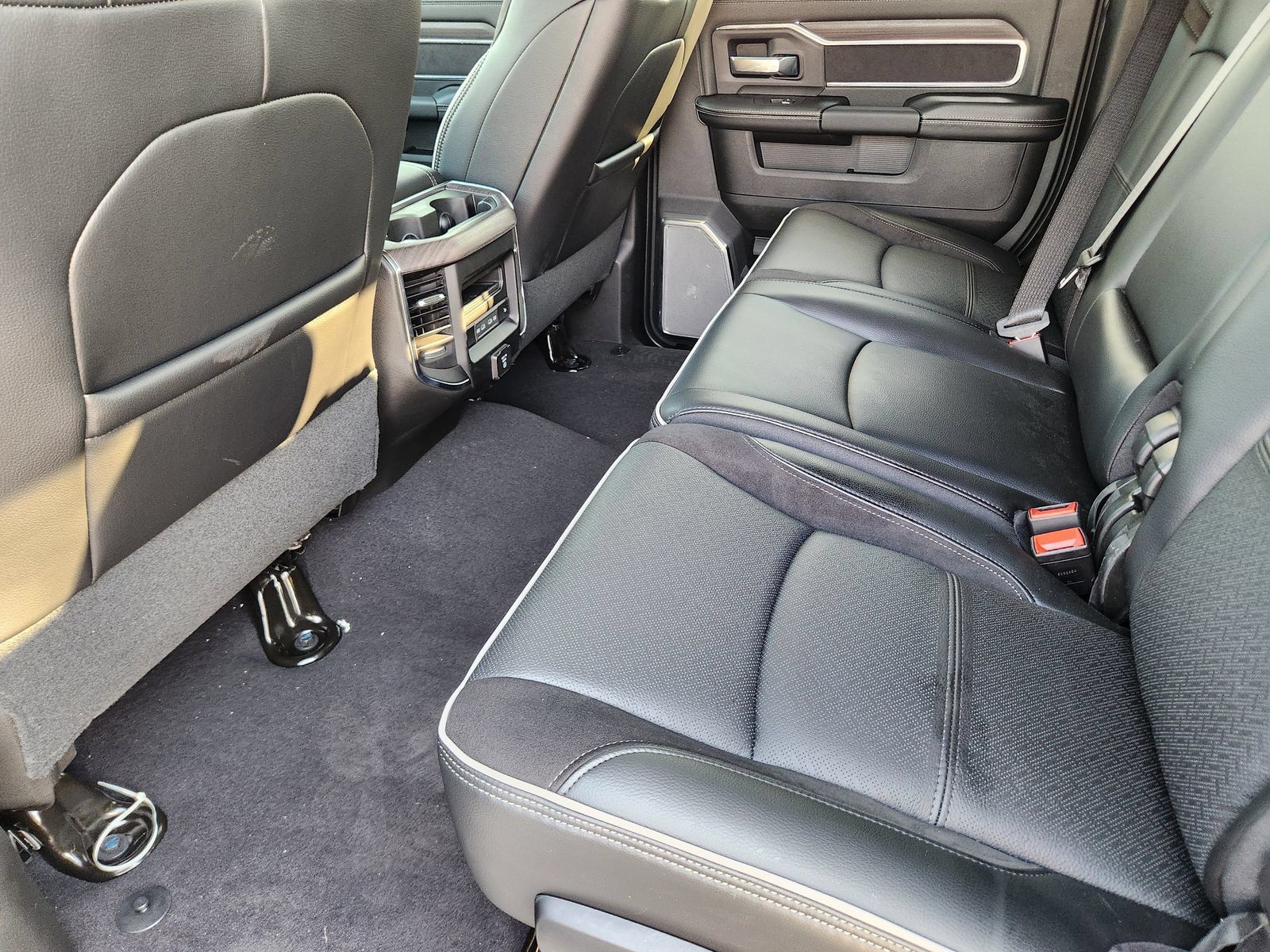 New 2026 RAM 3500 Laramie AWD/4WD image 27