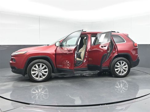 Used 2017 Jeep Cherokee Limited w/ Trailer Tow Group image 40