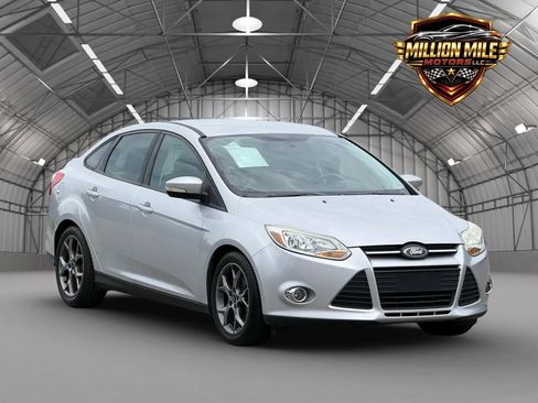 Used 2014 Ford Focus SE w/ Equipment Group 201A FWD image 1