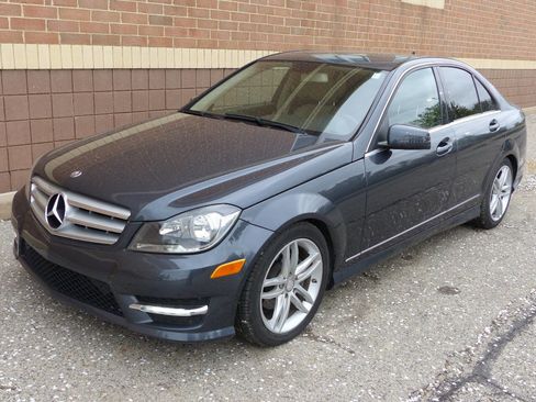 Used 2013 Mercedes-Benz C 250 Sedan image 6