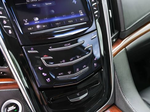 Used 2018 Cadillac Escalade Luxury AWD/4WD image 18