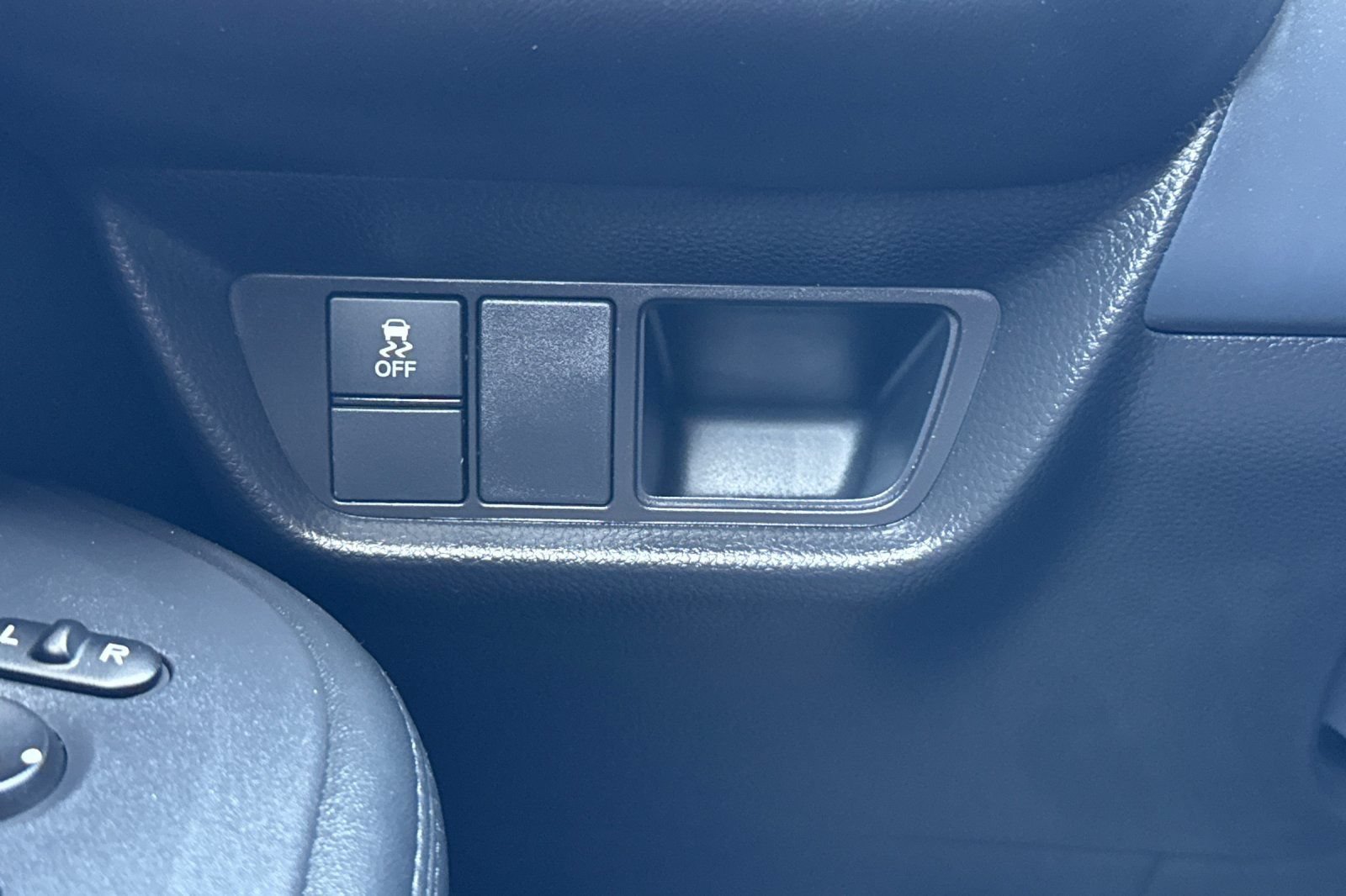 Used 2025 Honda HR-V LX image 31