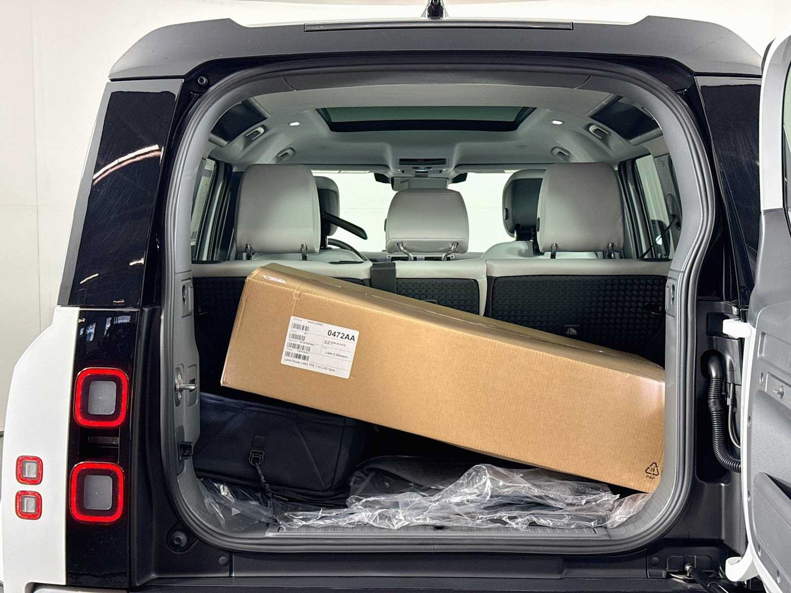 New 2026 Land Rover Defender 110 X-Dynamic SE AWD/4WD image 25