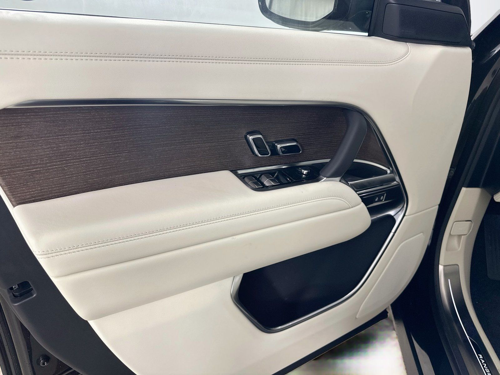 New 2027 Land Rover Range Rover SE AWD/4WD image 15