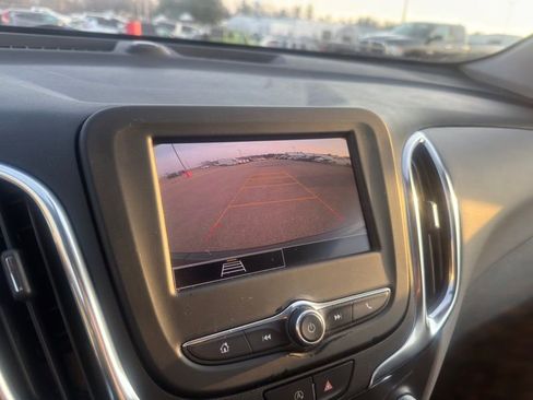 Used 2022 Chevrolet Equinox LS w/ LS Convenience Package AWD/4WD image 18