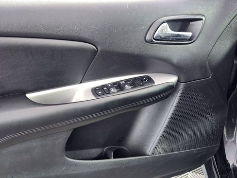 Used 2019 Dodge Journey SE FWD image 16