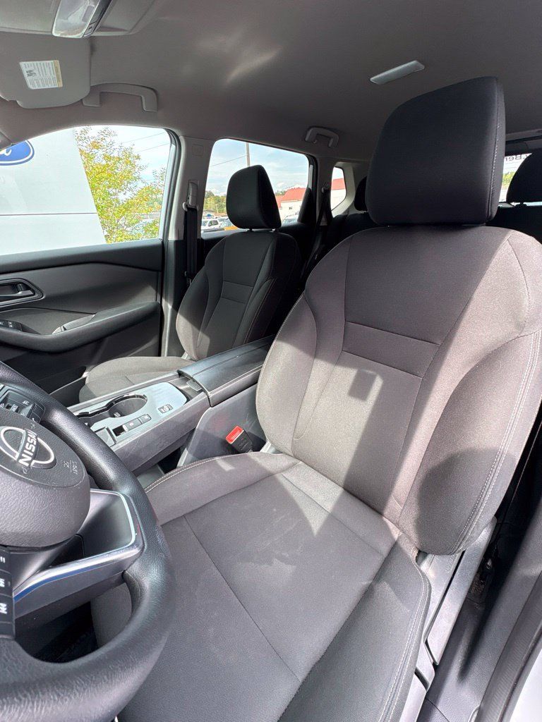Used 2024 Nissan Rogue S FWD image 13
