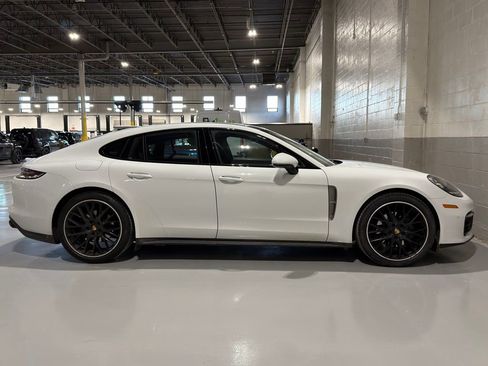 Used 2023 Porsche Panamera 4 Platinum Edition image 4