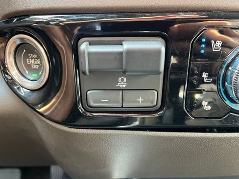 Used 2023 GMC Sierra 1500 SLT w/ SLT Premium Plus Package AWD/4WD image 16