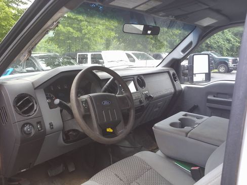 Used 2011 Ford F250 XL w/ Snow Plow Prep Pkg AWD/4WD image 9