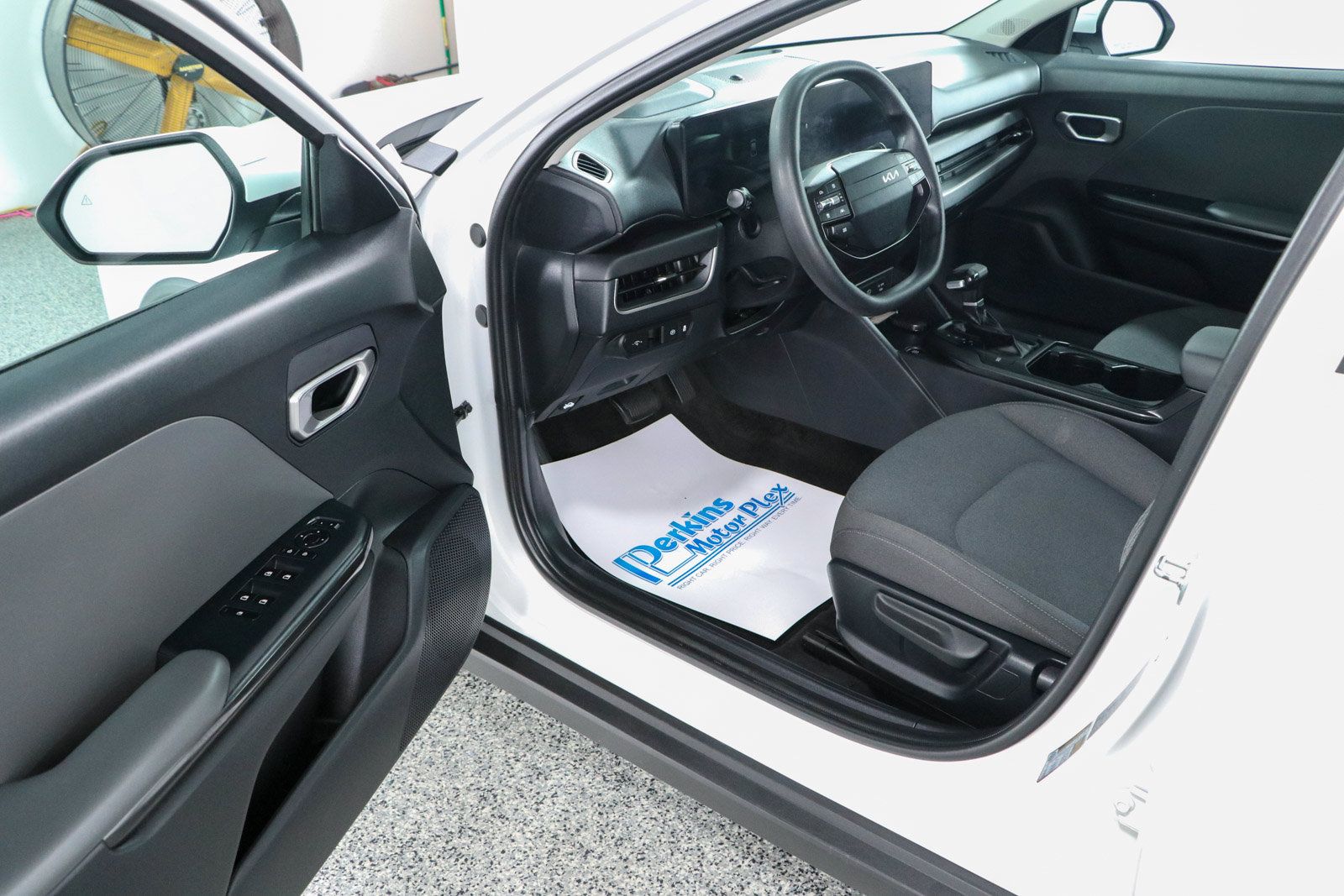 Used 2025 Kia K4 FWD image 3