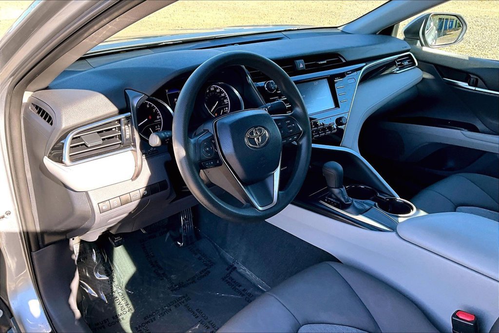 Used 2018 Toyota Camry LE FWD image 18