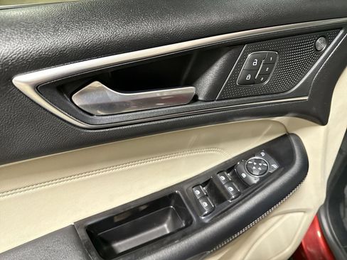 Used 2019 Ford Edge Titanium w/ Equipment Group 301A AWD/4WD image 22