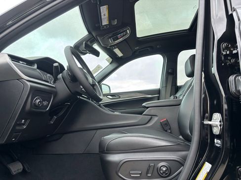 New 2025 Jeep Grand Cherokee Limited image 8