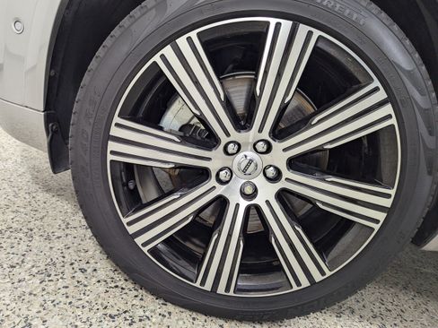 Used 2024 Volvo XC90 T8 Plus w/ Protection Package Premier AWD/4WD image 9