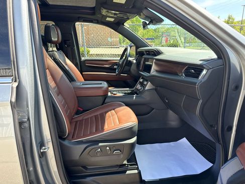 Used 2023 GMC Yukon XL Denali Ultimate AWD/4WD image 33