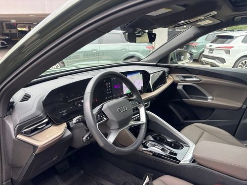 Certified 2025 Audi Q5 Premium w/ Convenience Package AWD/4WD image 10