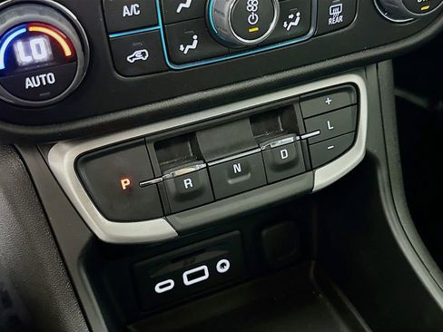 Used 2023 GMC Terrain SLT w/ Tech Package FWD image 32