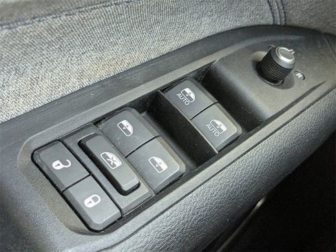 Used 2022 Jeep Compass Latitude image 34