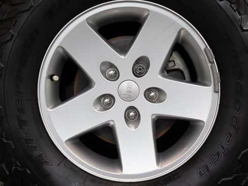 Used 2012 Jeep Wrangler Unlimited Sport image 10