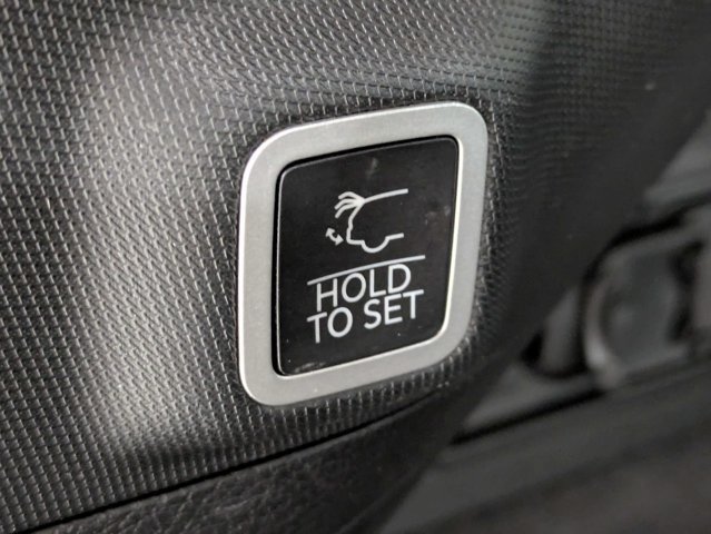 Used 2023 Jeep Grand Cherokee Overland AWD/4WD image 13