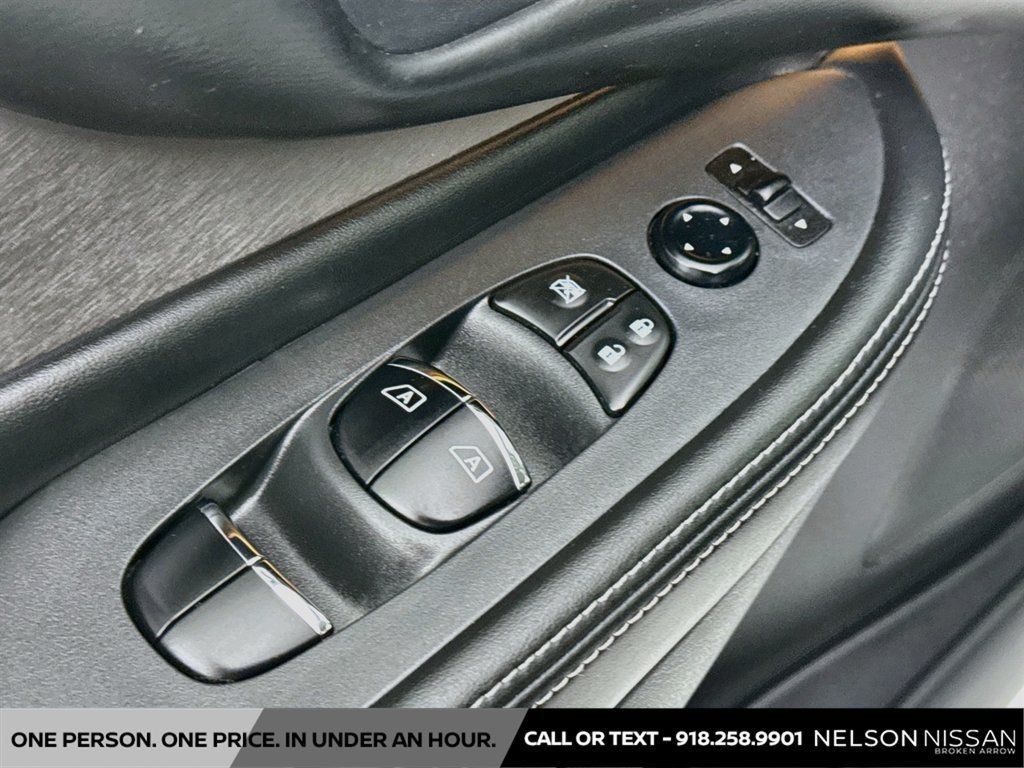 Used 2020 Nissan Murano SL w/ Moonroof Package FWD image 18