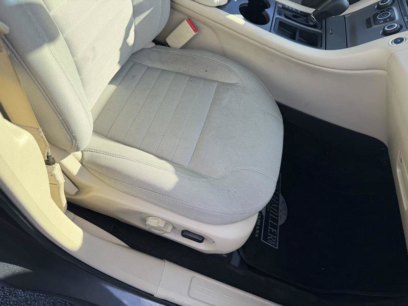 Used 2017 Ford Taurus SE FWD image 21
