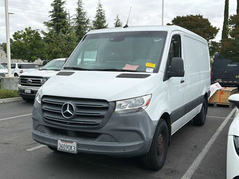 Used 2021 Mercedes-Benz Sprinter 2500 image 2