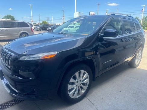 Certified 2018 Jeep Cherokee Overland w/ Technology Group AWD/4WD image 6