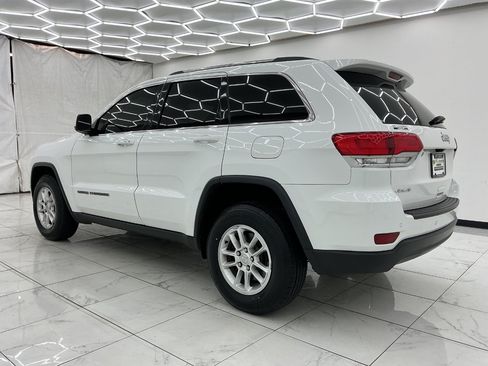 Used 2019 Jeep Grand Cherokee Laredo AWD/4WD image 12