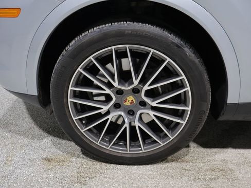 Used 2022 Porsche Cayenne AWD/4WD image 7