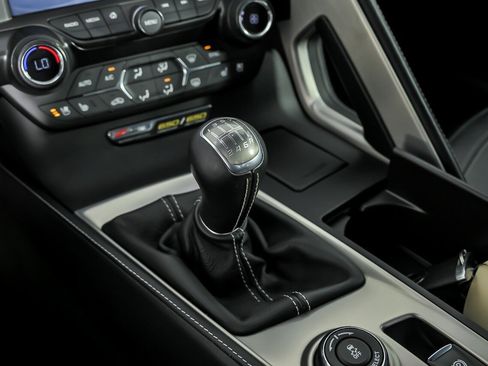 Used 2016 Chevrolet Corvette Z06 w/ 3LZ Preferred Equipment Group RWD image 34
