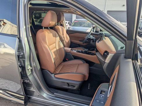 Certified 2024 Nissan Rogue Platinum w/ Platinum Premium Package FWD image 10