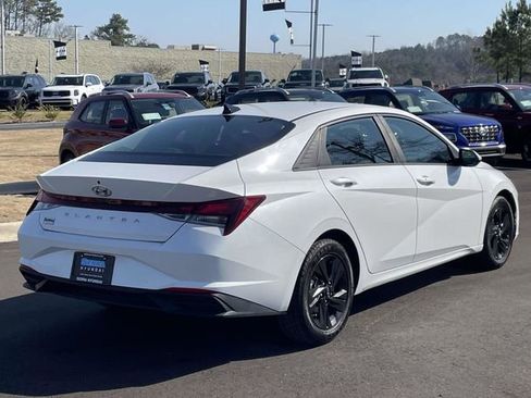 Used 2023 Hyundai Elantra SEL image 3