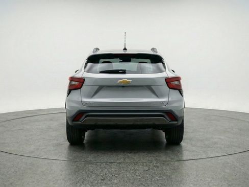 Used 2025 Chevrolet Trax LT image 7