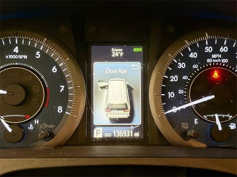 Used 2018 Toyota Sienna Limited image 10