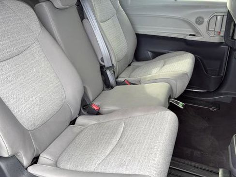 Used 2024 Toyota Sienna LE image 22