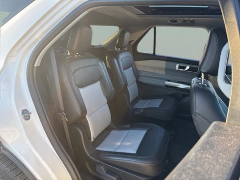 Used 2022 Ford Explorer XLT w/ Equipment Group 202A image 28