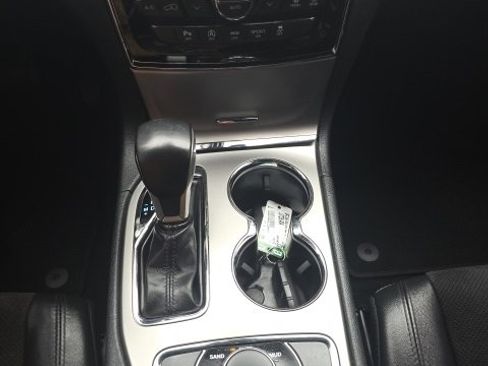 Used 2020 Jeep Grand Cherokee Altitude image 17