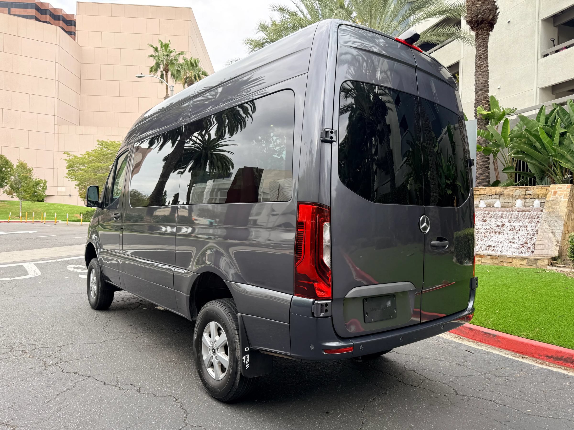 Used 2023 Mercedes-Benz Sprinter 2500 image 4