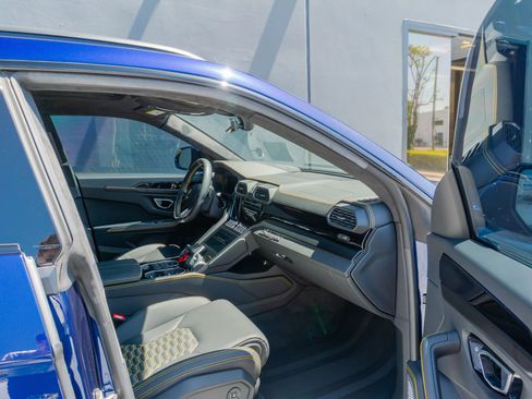 Used 2021 Lamborghini Urus AWD/4WD image 54
