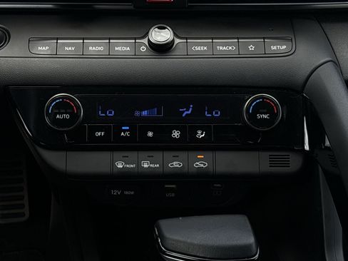 Used 2025 Hyundai Elantra SEL FWD image 21